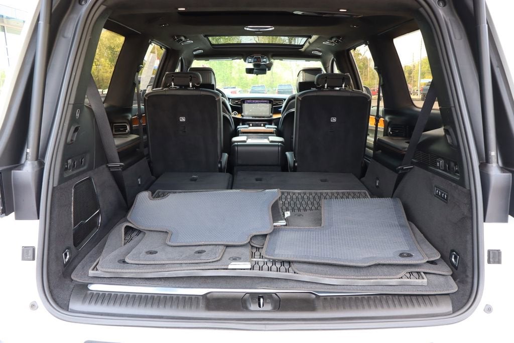 2022 Jeep Grand Wagoneer Series III