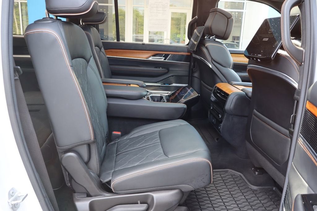 2022 Jeep Grand Wagoneer Series III