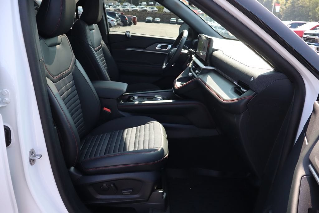 2025 Ford Explorer Base