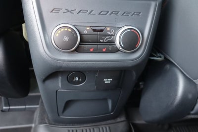 2025 Ford Explorer Base
