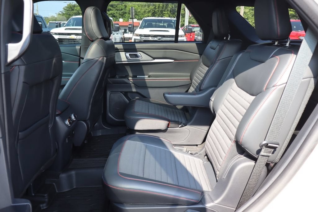2025 Ford Explorer Base