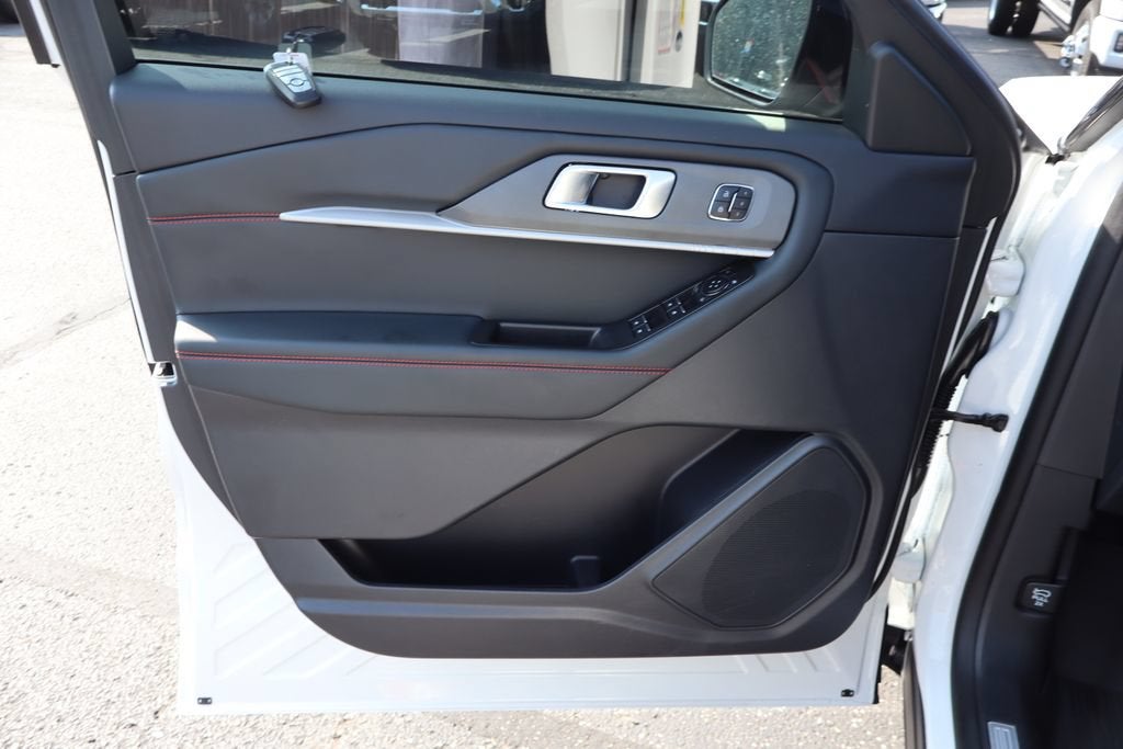 2025 Ford Explorer Base