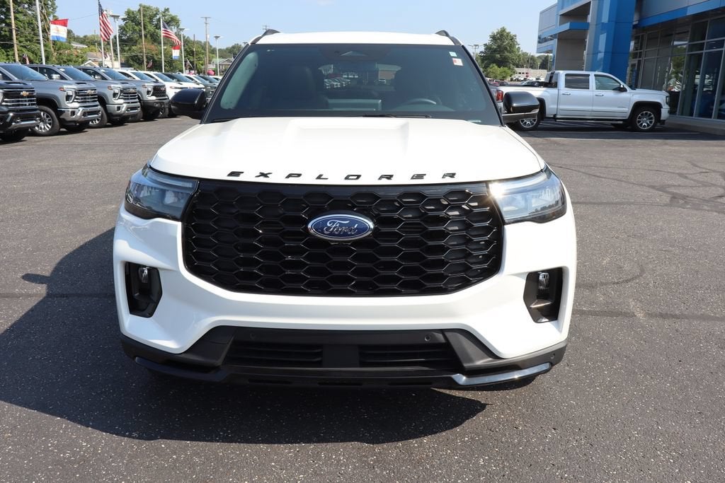 2025 Ford Explorer Base