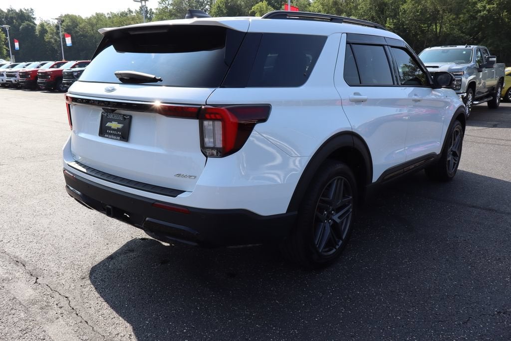 2025 Ford Explorer Base