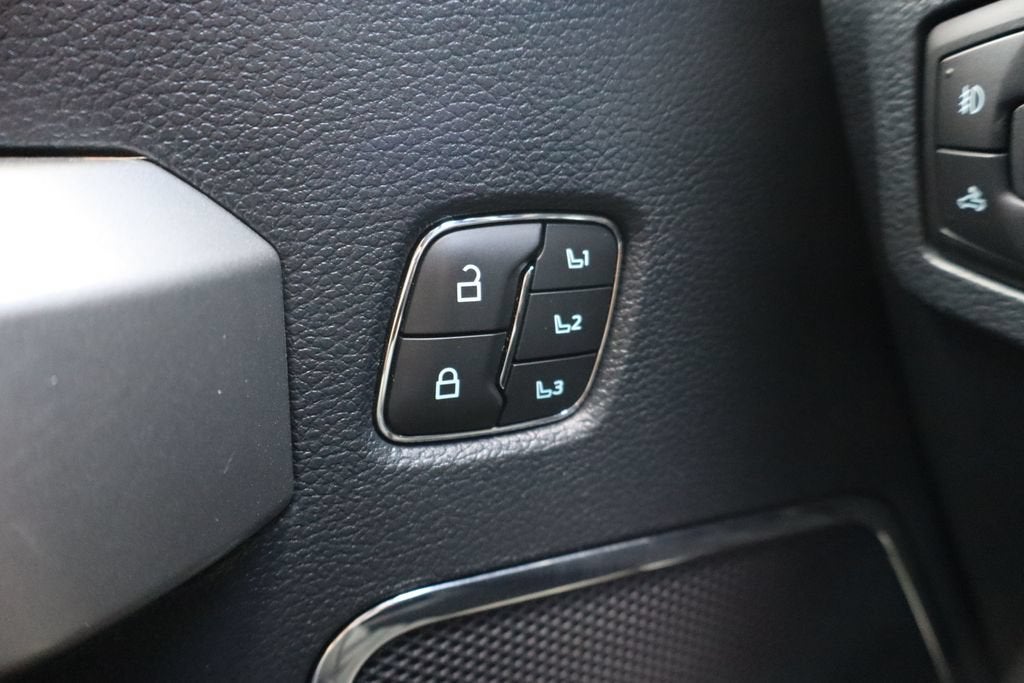 2022 Ford Super Duty F-350 DRW Lariat