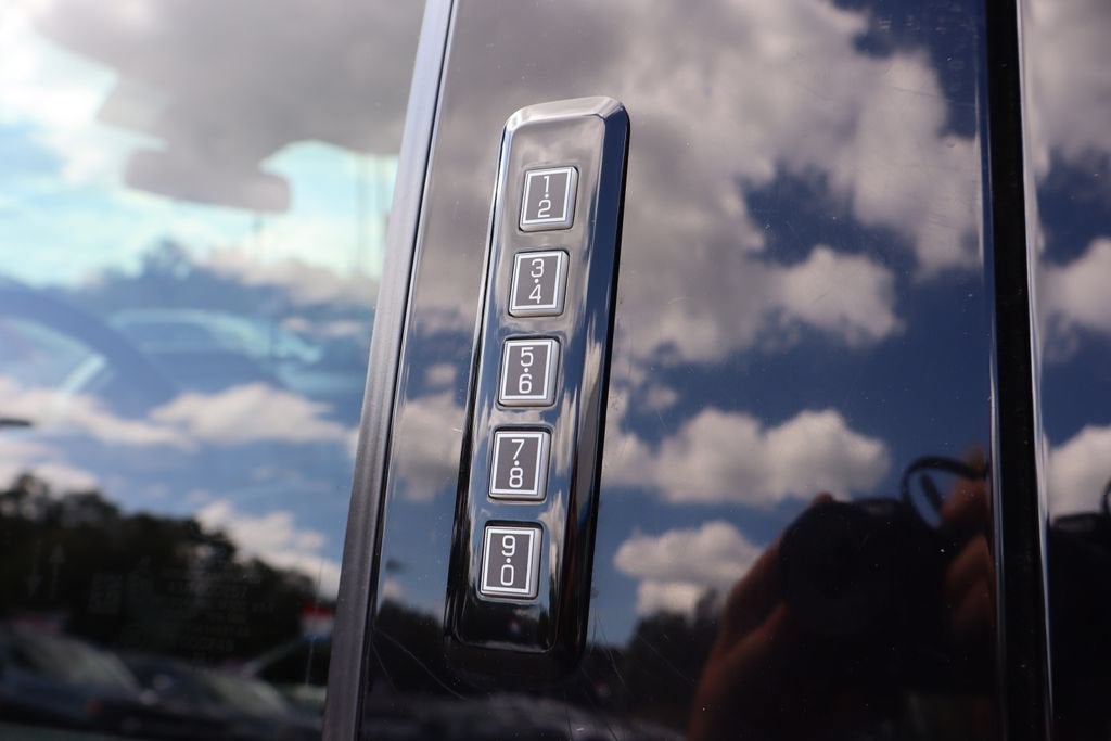 2022 Ford Super Duty F-350 DRW Lariat