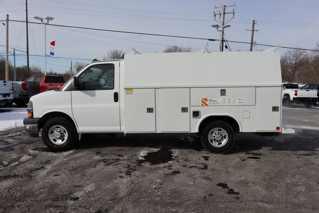 2025 Chevrolet Express Cutaway 3500 1WT
