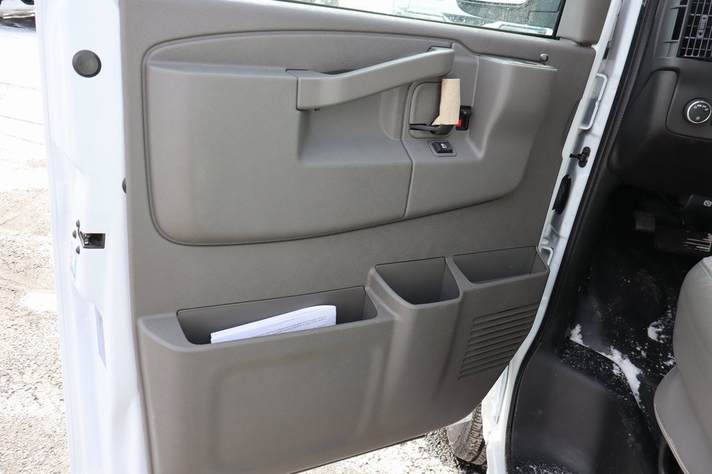 2025 Chevrolet Express Cutaway 3500 1WT