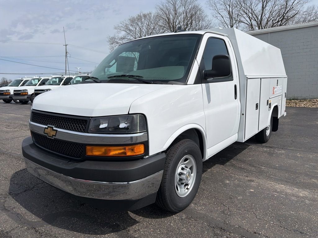 2025 Chevrolet Express Cutaway 3500 1WT
