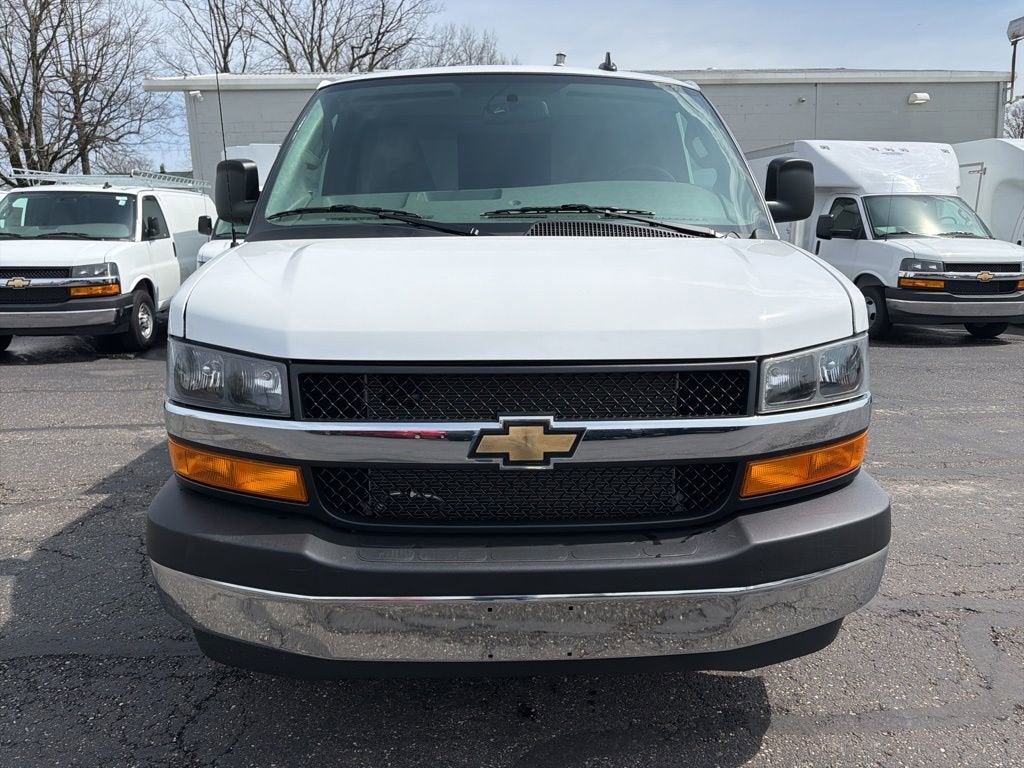 2025 Chevrolet Express Cutaway 3500 1WT