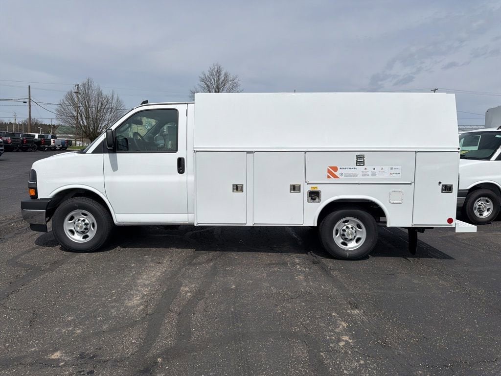 2025 Chevrolet Express Cutaway 3500 1WT