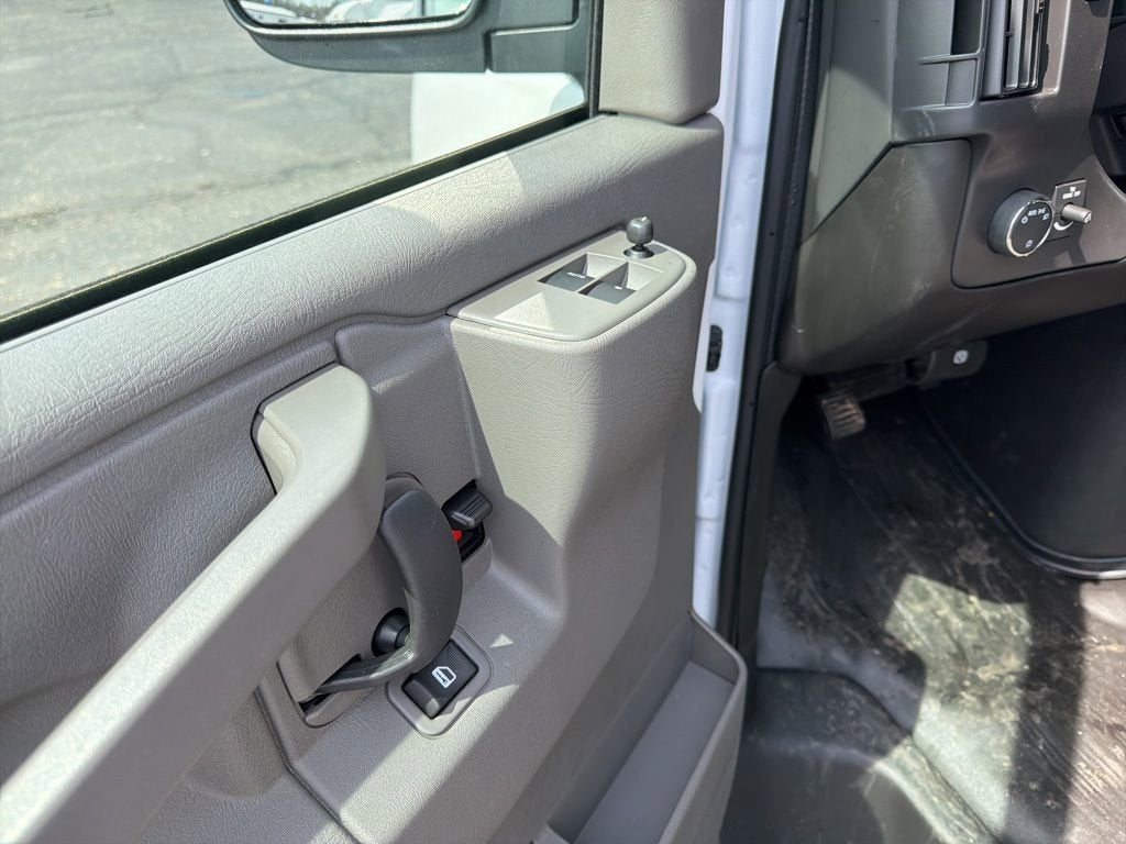 2025 Chevrolet Express Cutaway 3500 1WT