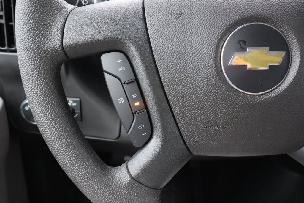 2025 Chevrolet Express Cutaway 3500 1WT