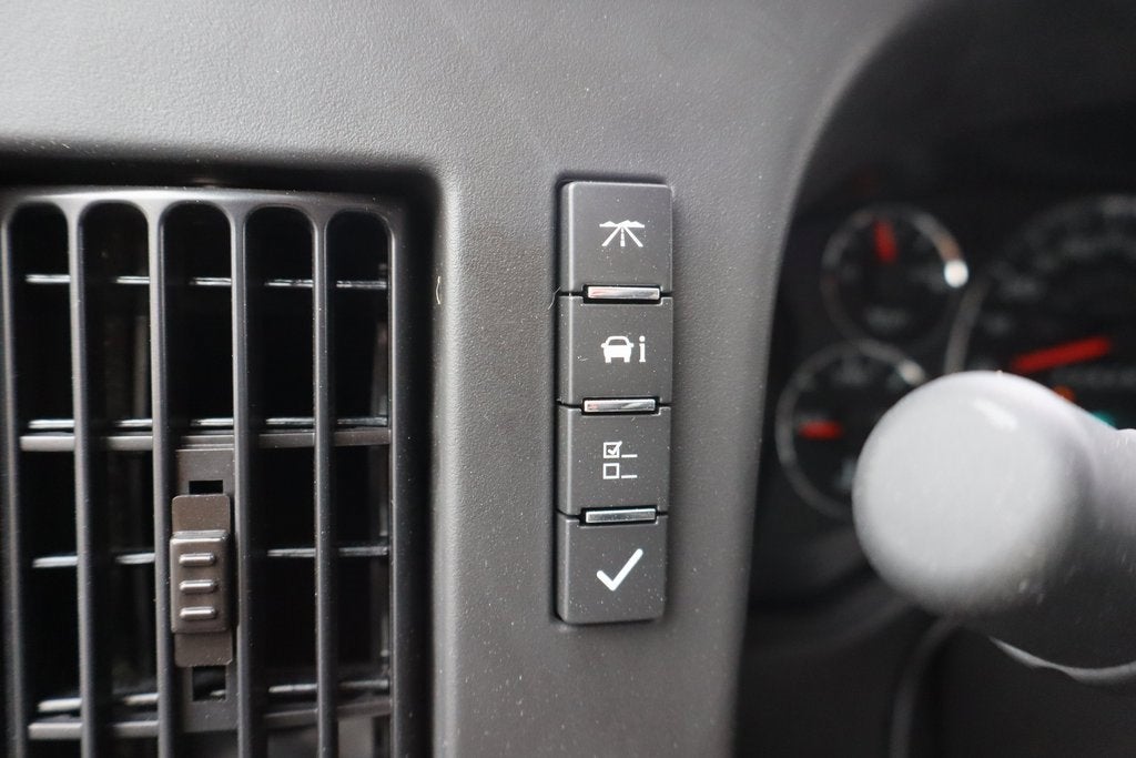 2025 Chevrolet Express Cutaway 3500 1WT