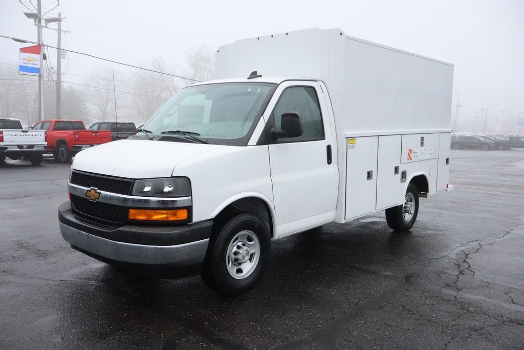 2025 Chevrolet Express Cutaway 3500 1WT