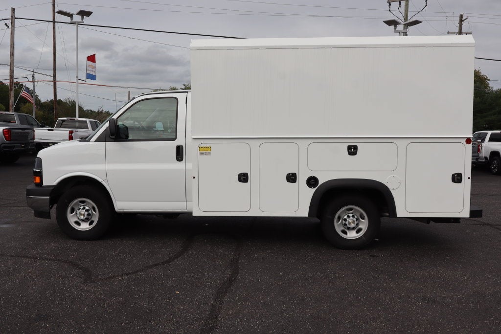2026 Chevrolet Express Cutaway 3500 Work Van