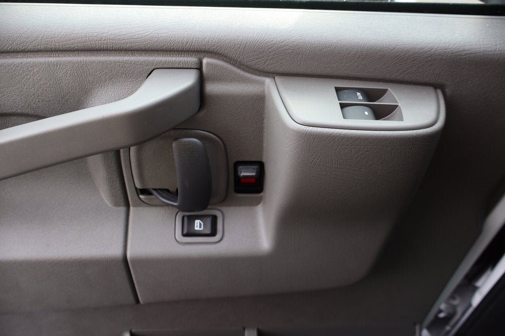 2025 Chevrolet Express Cutaway 3500 1WT