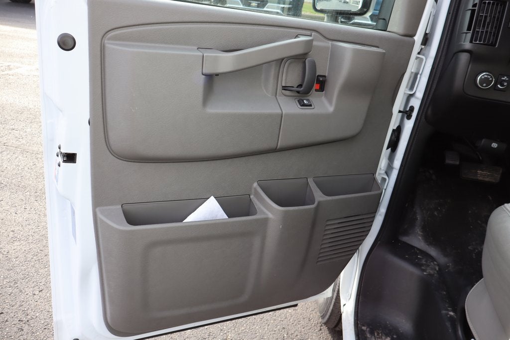 2025 Chevrolet Express Cutaway 3500 1WT