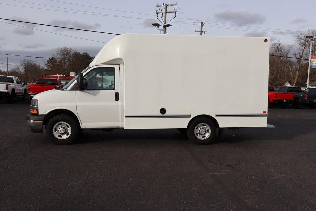 2025 Chevrolet Express Cutaway 3500 1WT