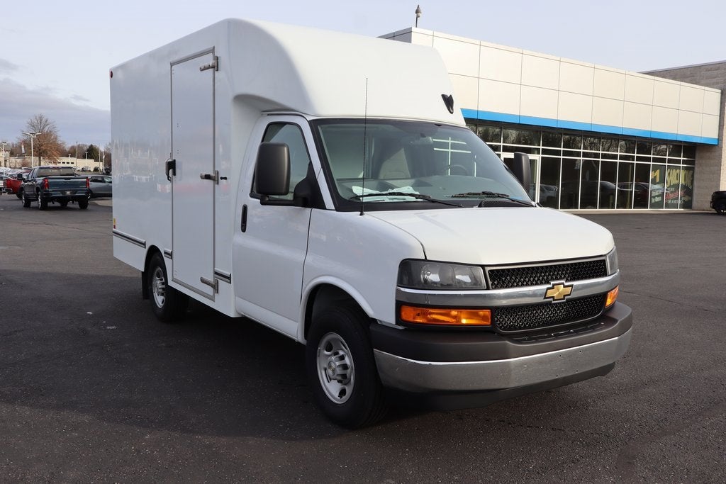 2025 Chevrolet Express Cutaway 3500 1WT