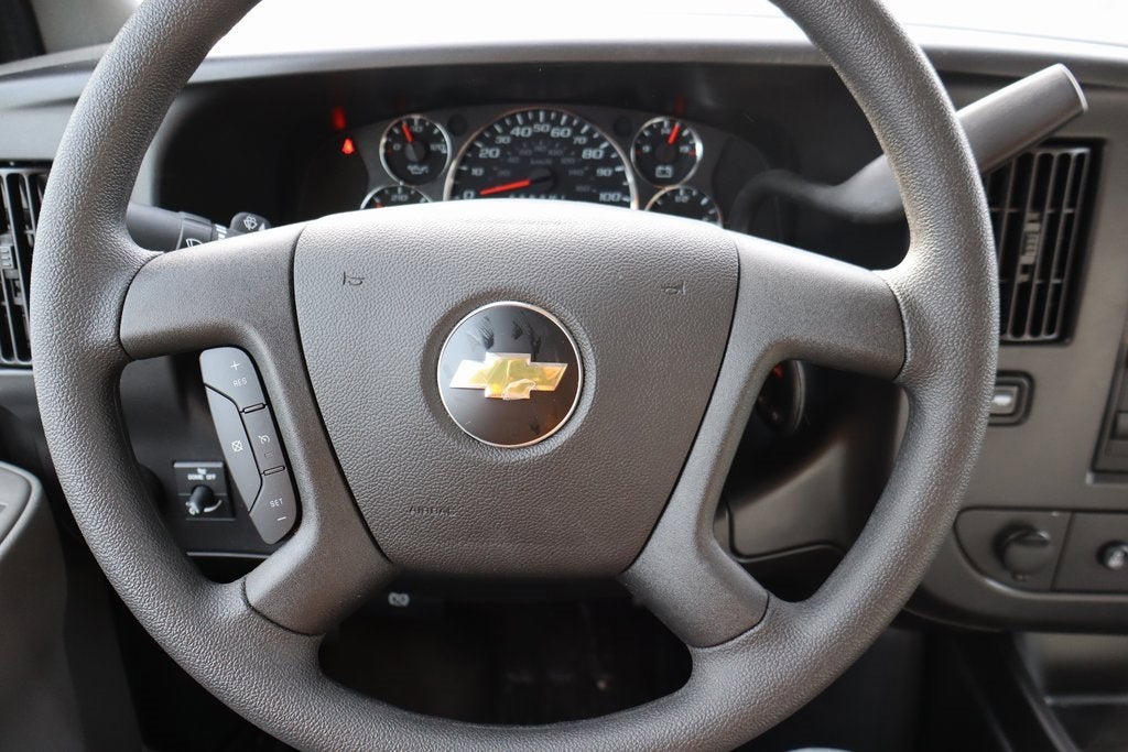 2025 Chevrolet Express Cutaway 3500 1WT