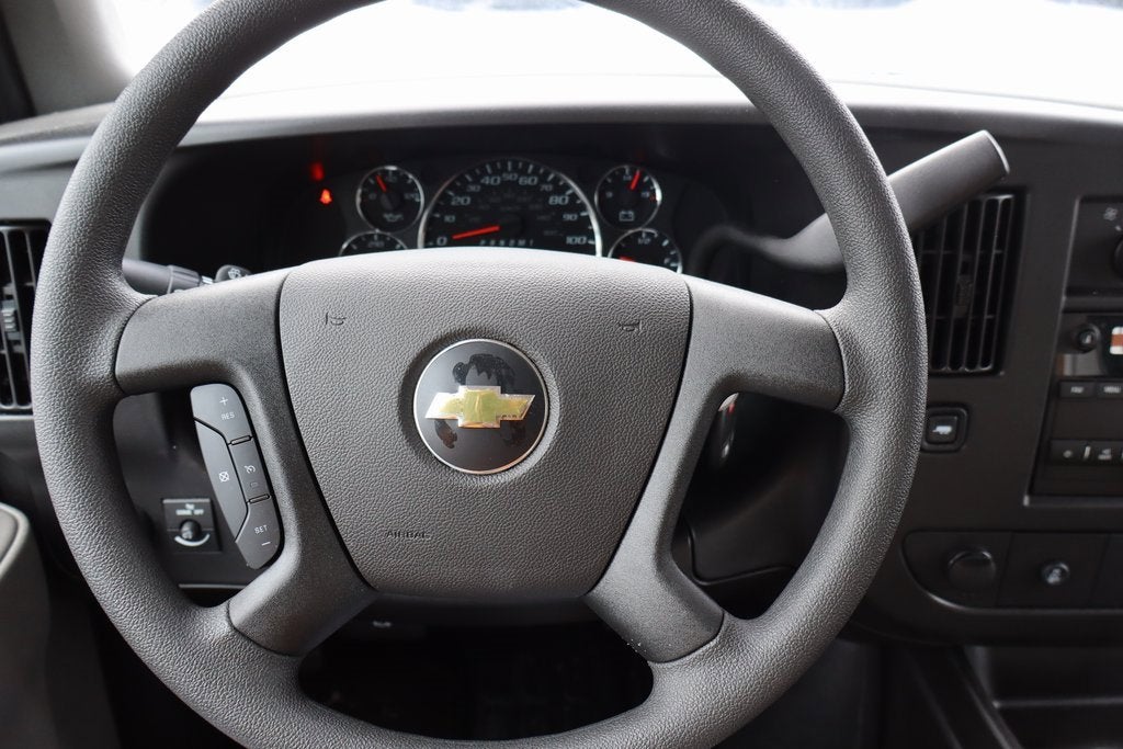 2025 Chevrolet Express Cutaway 3500 1WT