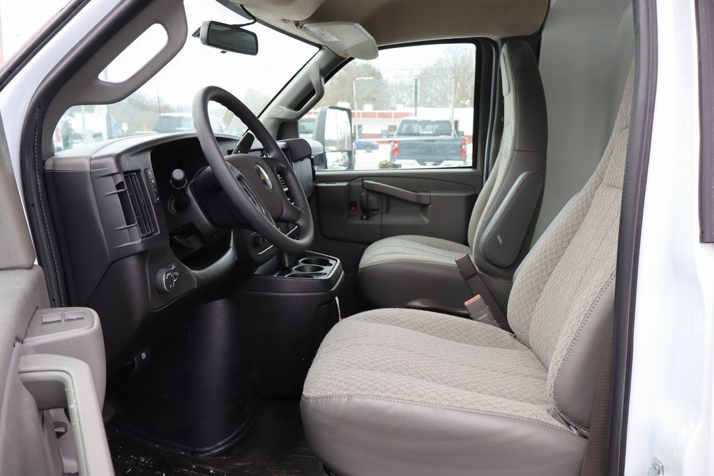 2025 Chevrolet Express Cutaway 3500 1WT