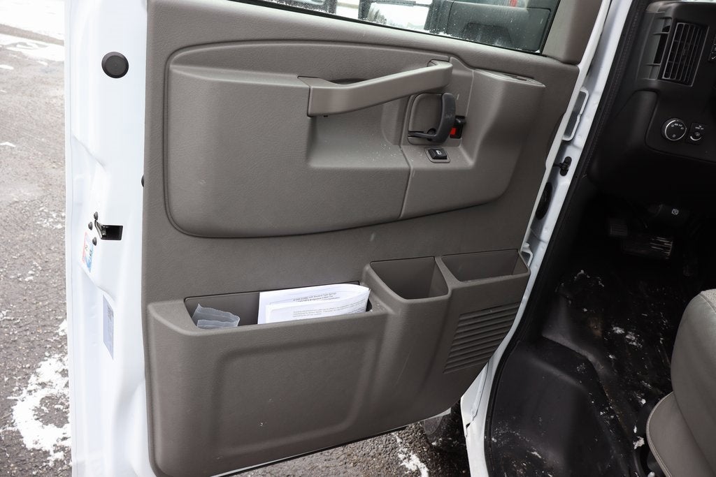 2025 Chevrolet Express Cutaway 3500 1WT