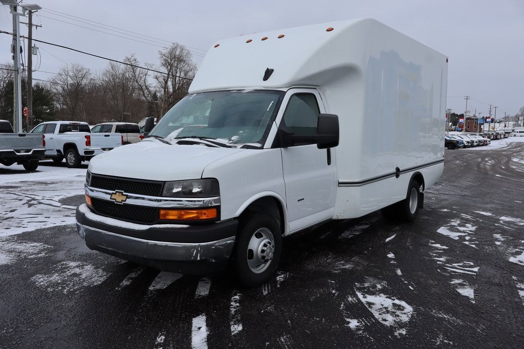 2025 Chevrolet Express Cutaway 3500 1WT