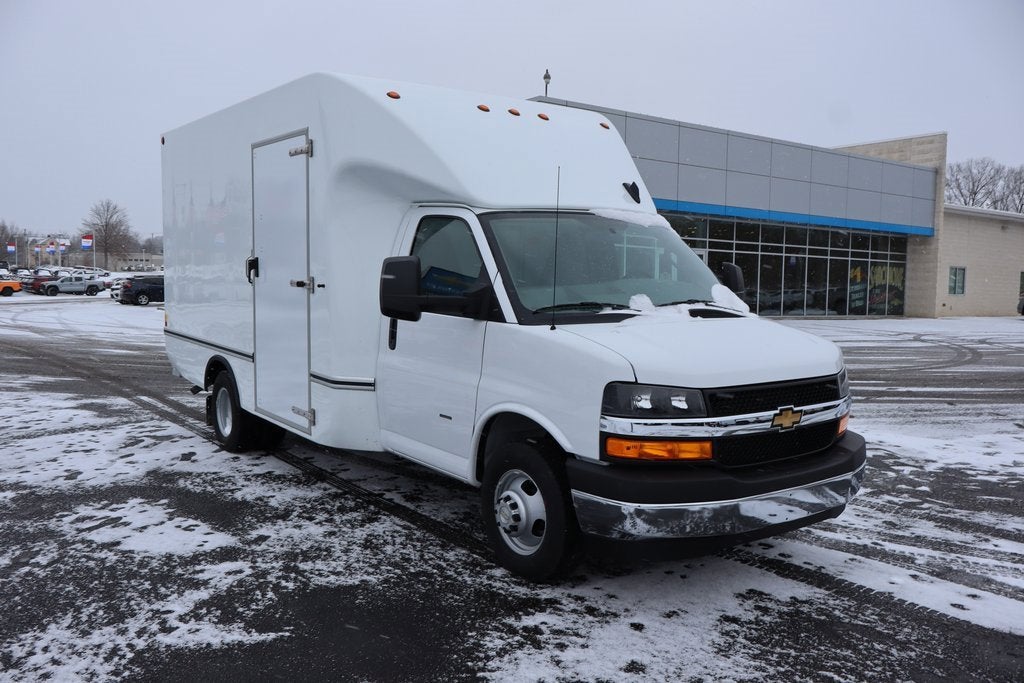 2025 Chevrolet Express Cutaway 3500 1WT