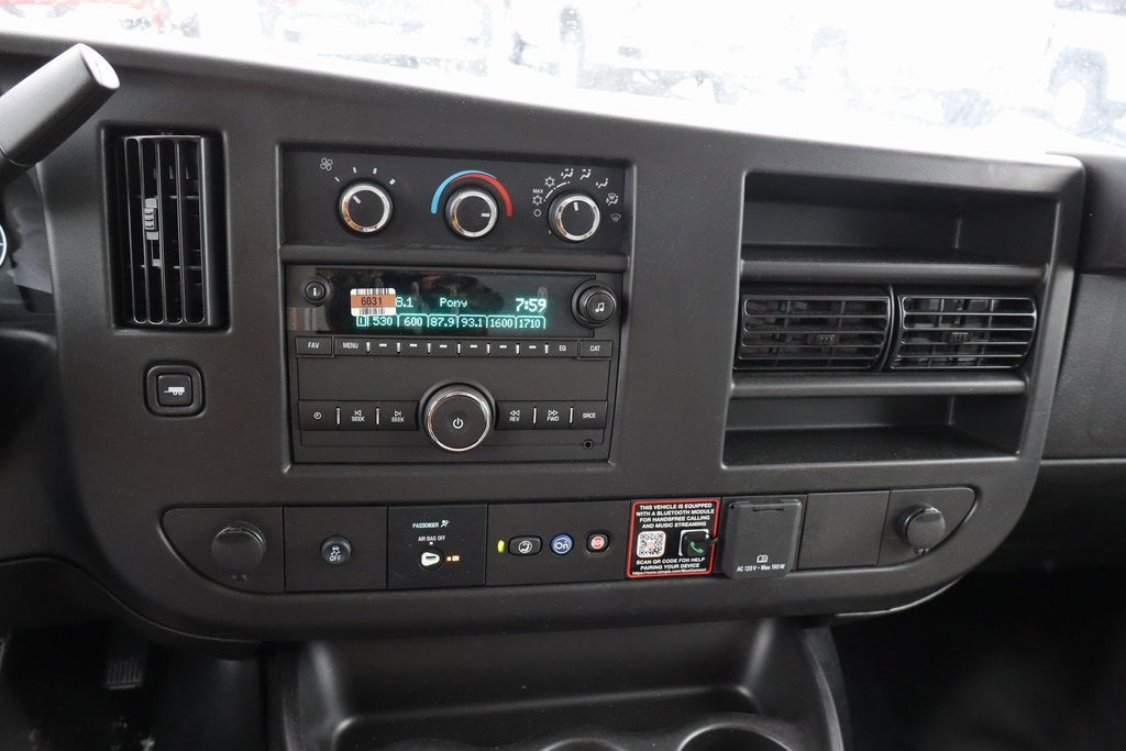 2025 Chevrolet Express Cutaway 3500 1WT