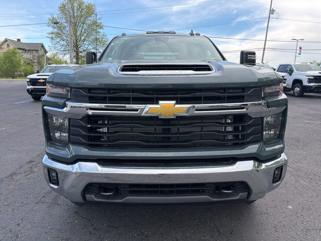 2026 Chevrolet Silverado 3500 HD Chassis Cab LT w/ Skirted Flatbed Body