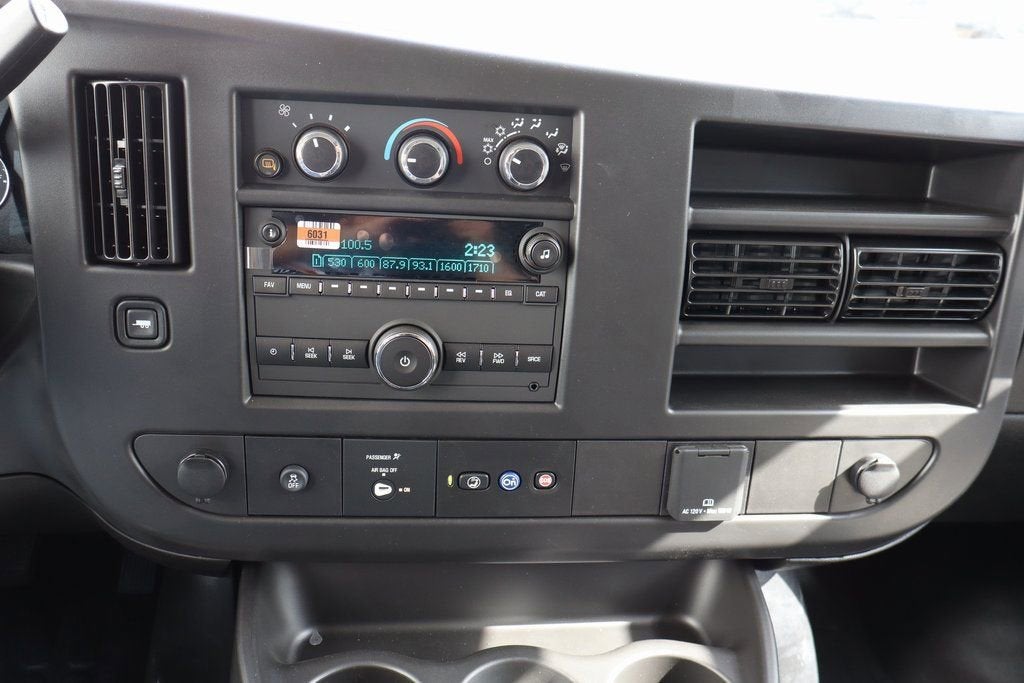 2025 Chevrolet Express Cargo WT