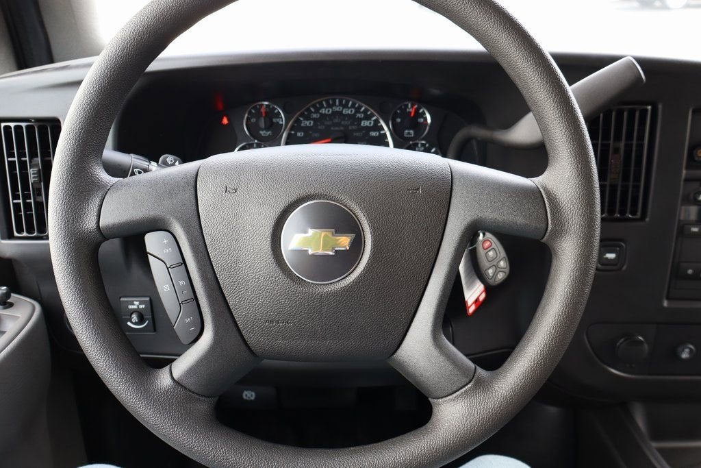 2025 Chevrolet Express Cargo WT