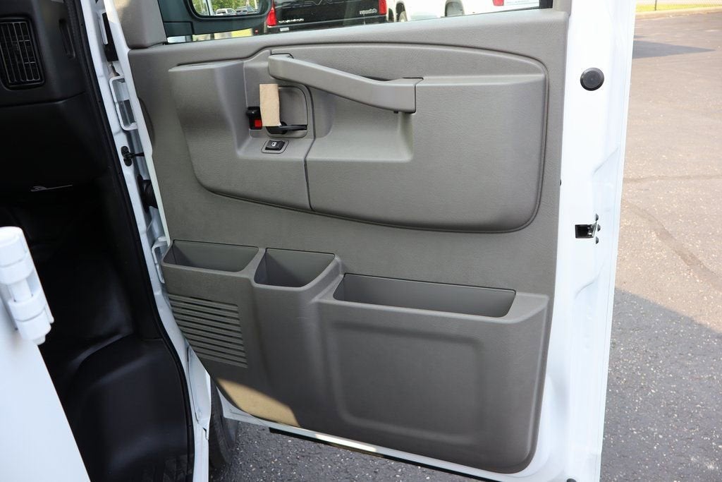 2025 Chevrolet Express Cargo WT