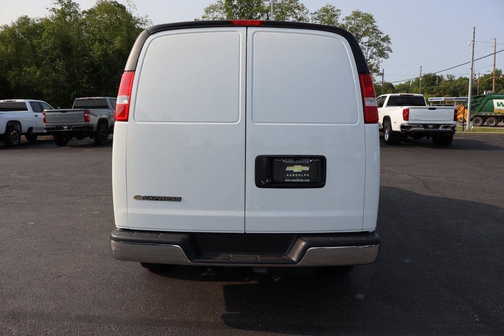 2025 Chevrolet Express Cargo WT