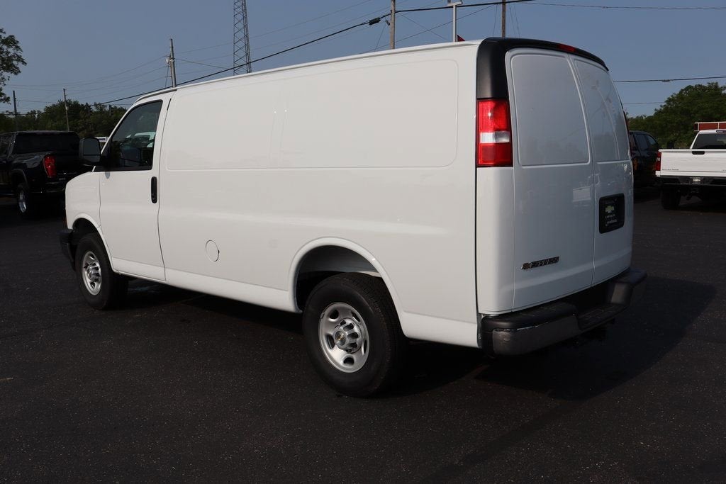 2025 Chevrolet Express Cargo WT