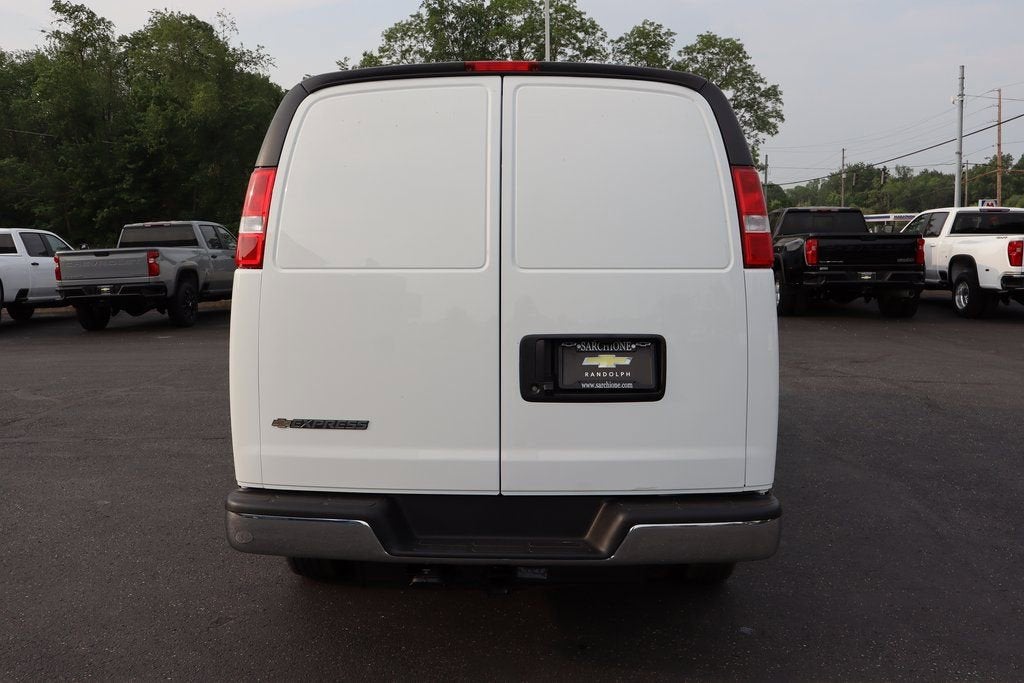 2025 Chevrolet Express Cargo WT