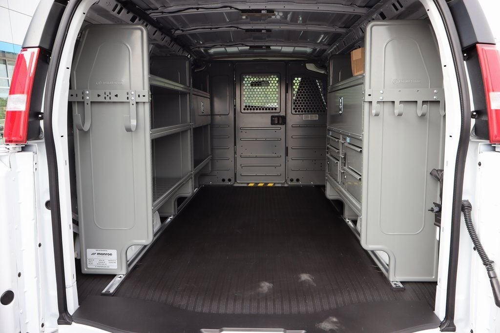 2025 Chevrolet Express Cargo WT