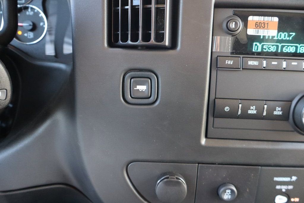 2025 Chevrolet Express Cargo WT