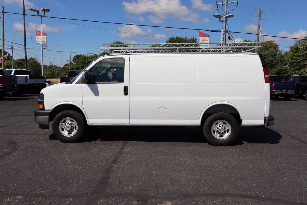 2025 Chevrolet Express Cargo WT