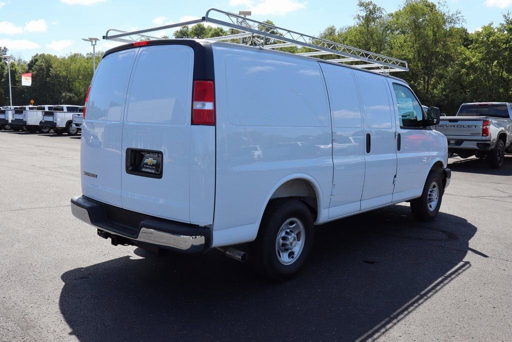 2025 Chevrolet Express Cargo WT