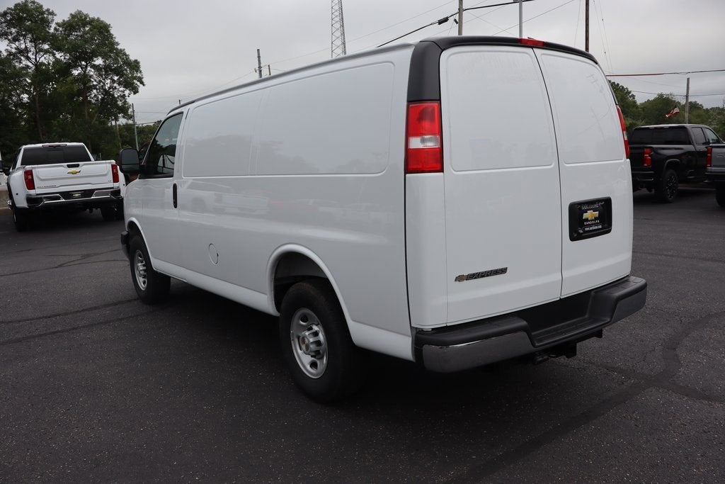 2025 Chevrolet Express Cargo WT