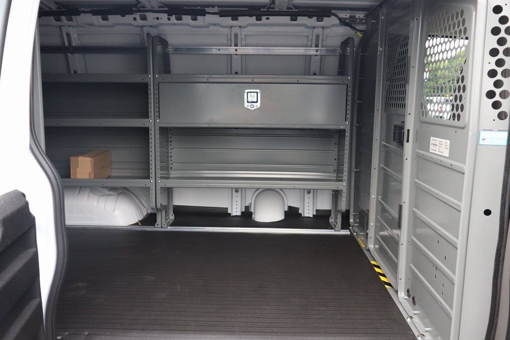 2025 Chevrolet Express Cargo WT