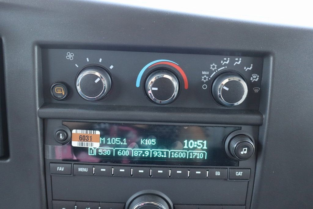 2025 Chevrolet Express Cargo WT