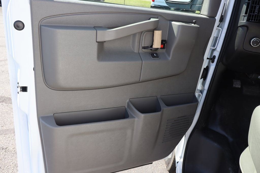 2025 Chevrolet Express Cargo WT