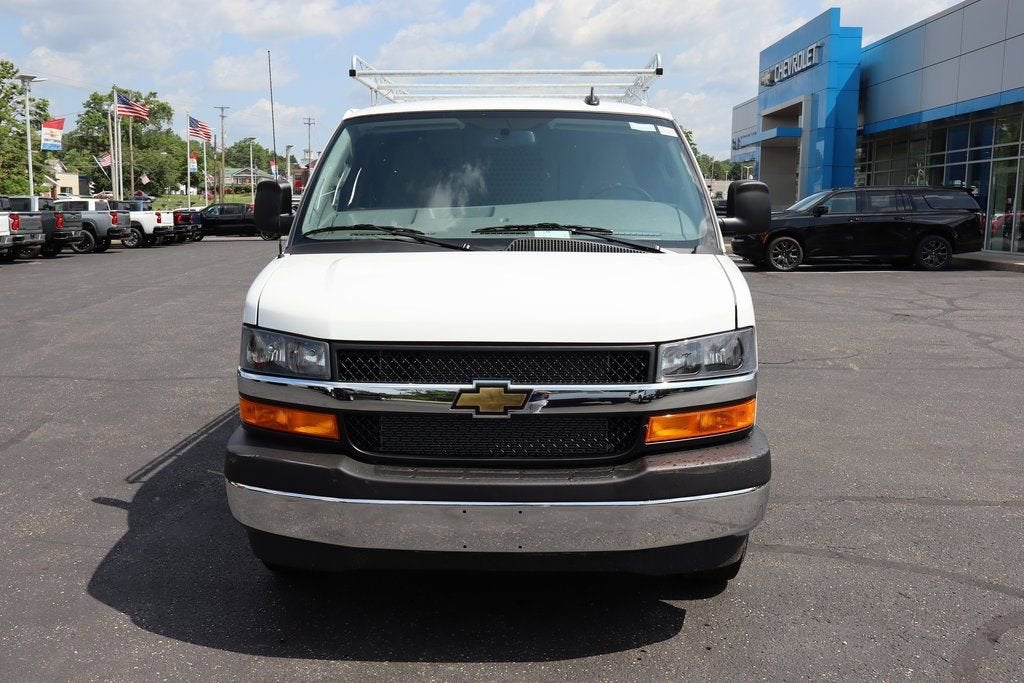 2025 Chevrolet Express Cargo WT