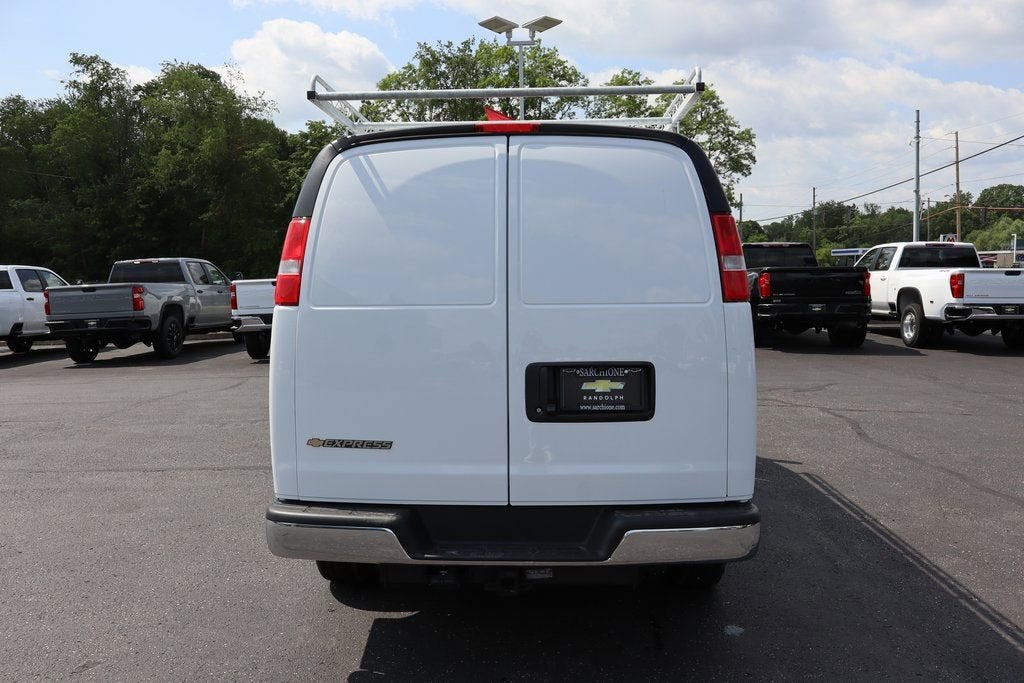 2025 Chevrolet Express Cargo WT