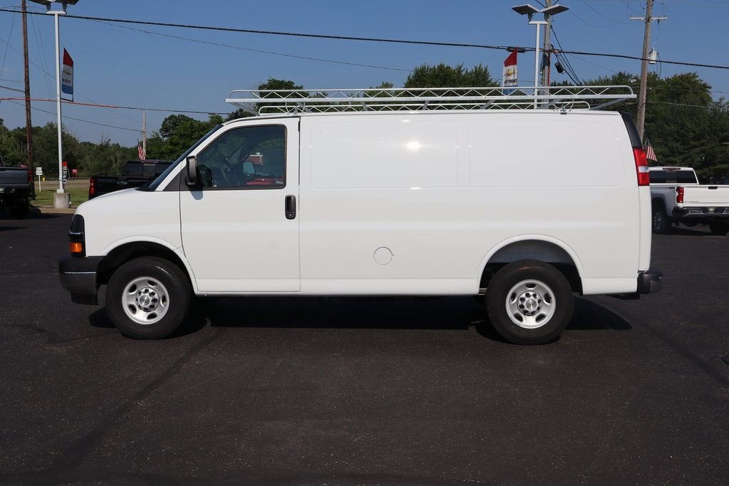 2025 Chevrolet Express Cargo WT
