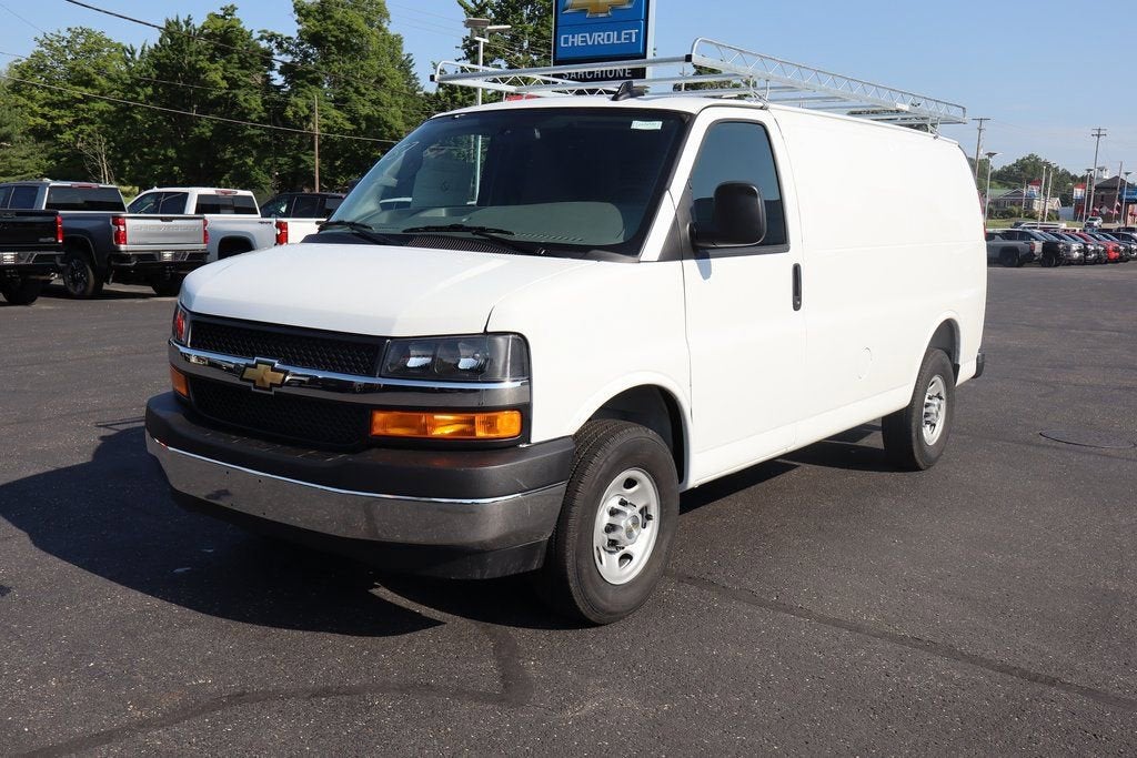 2025 Chevrolet Express Cargo WT